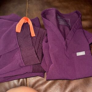 Figs Deep Purple Scrub Set